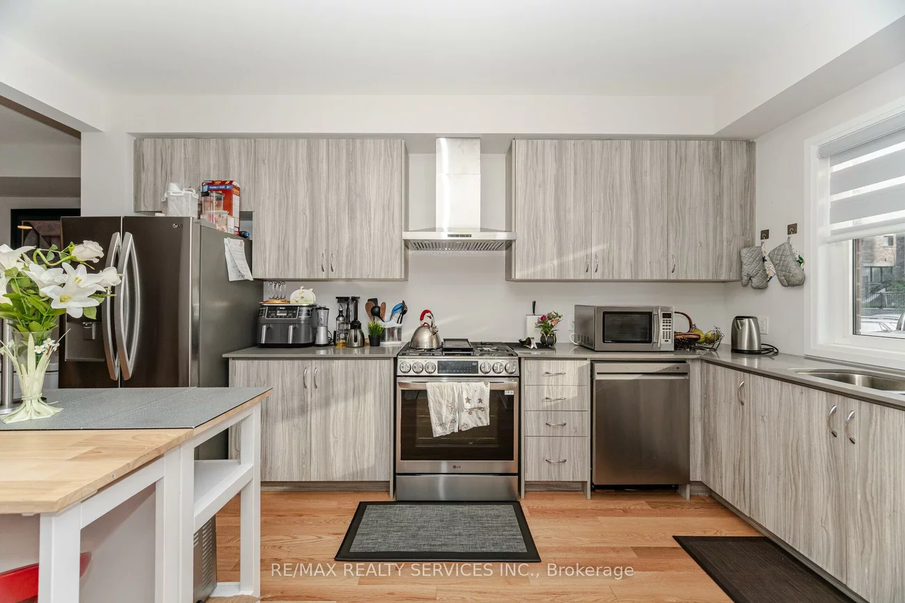 220, Dissette, Bradford, Bradford West Gwillimbury