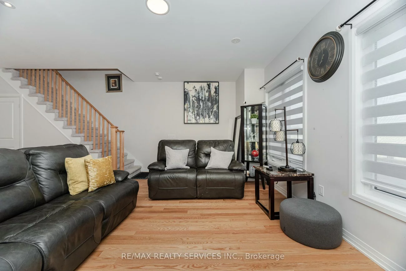 220, Dissette, Bradford, Bradford West Gwillimbury