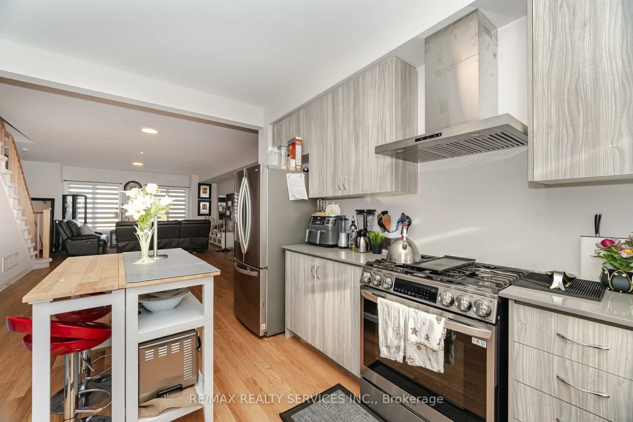 220, Dissette, Bradford, Bradford West Gwillimbury