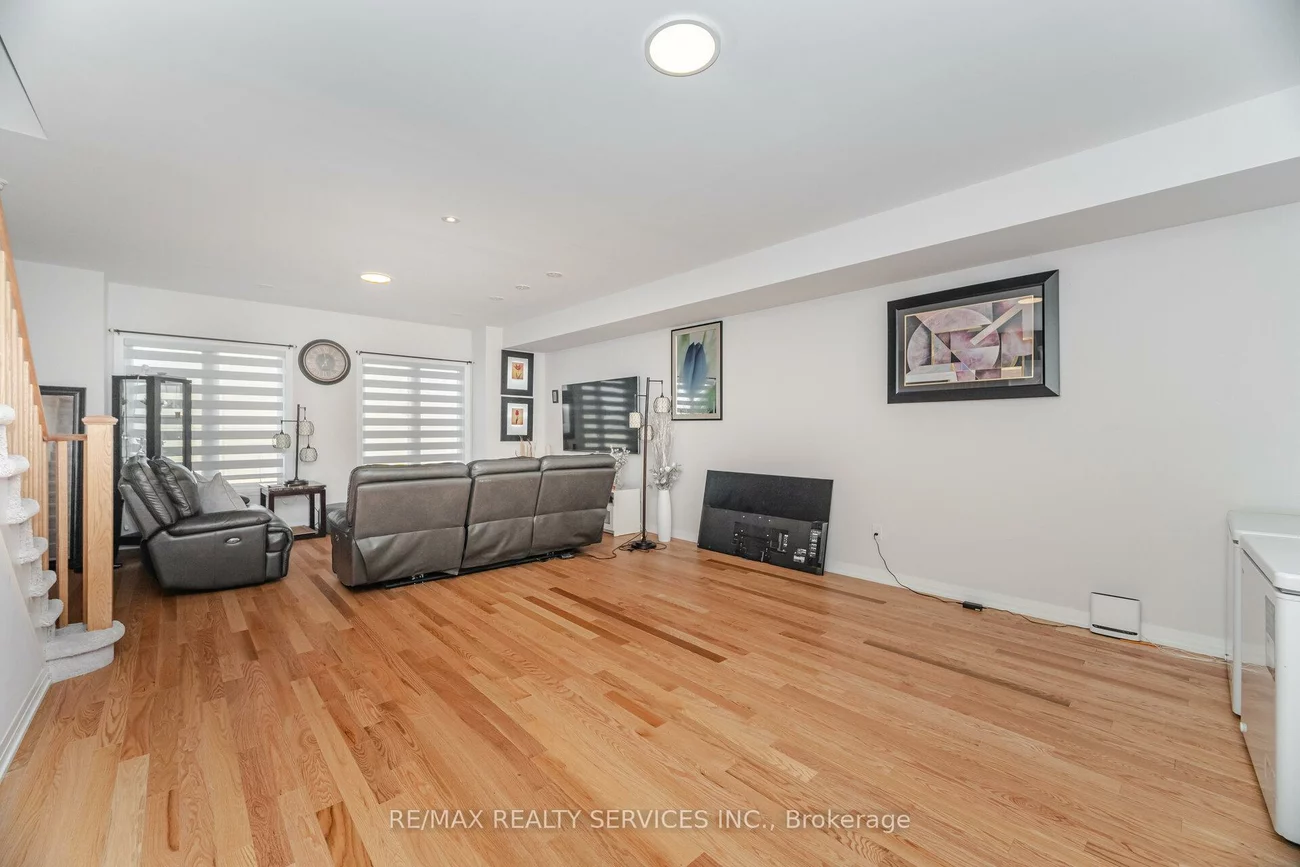 220, Dissette, Bradford, Bradford West Gwillimbury
