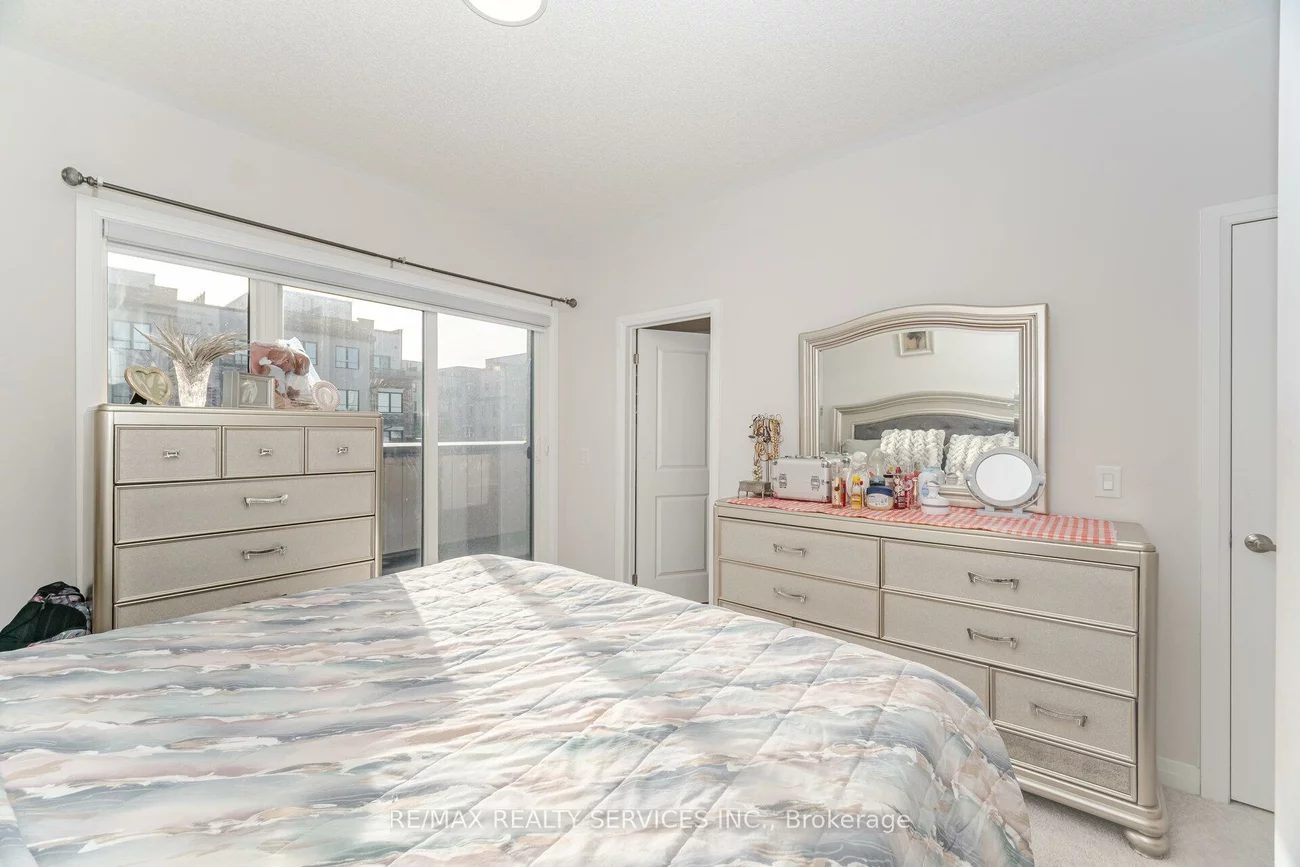 220, Dissette, Bradford, Bradford West Gwillimbury