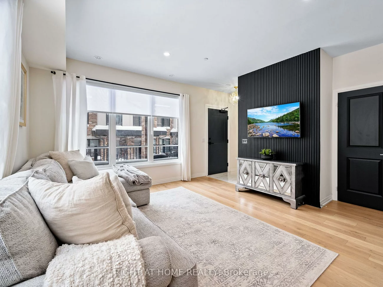8-50, Baynes, Bradford, Bradford West Gwillimbury