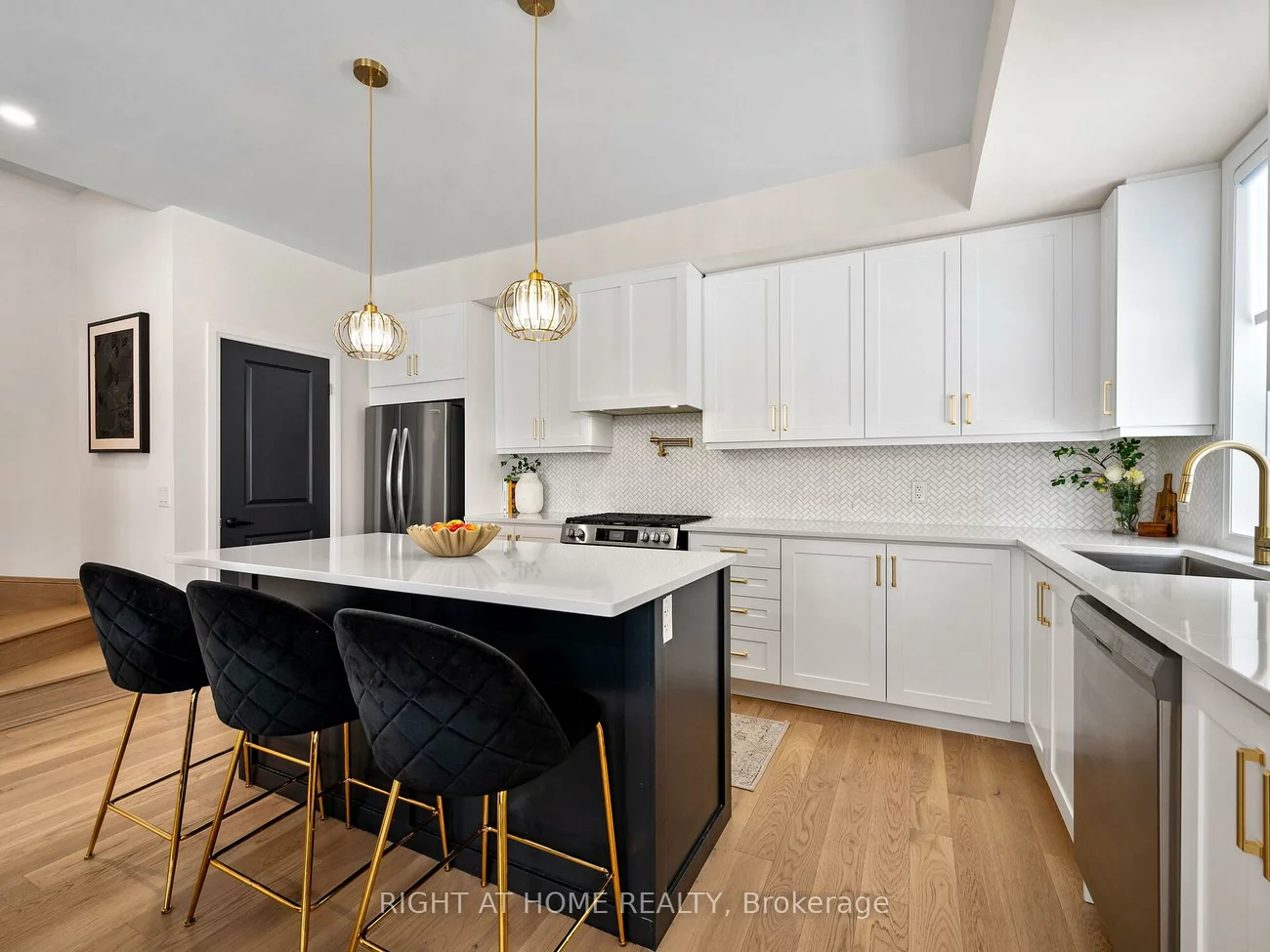 8-50, Baynes, Bradford, Bradford West Gwillimbury