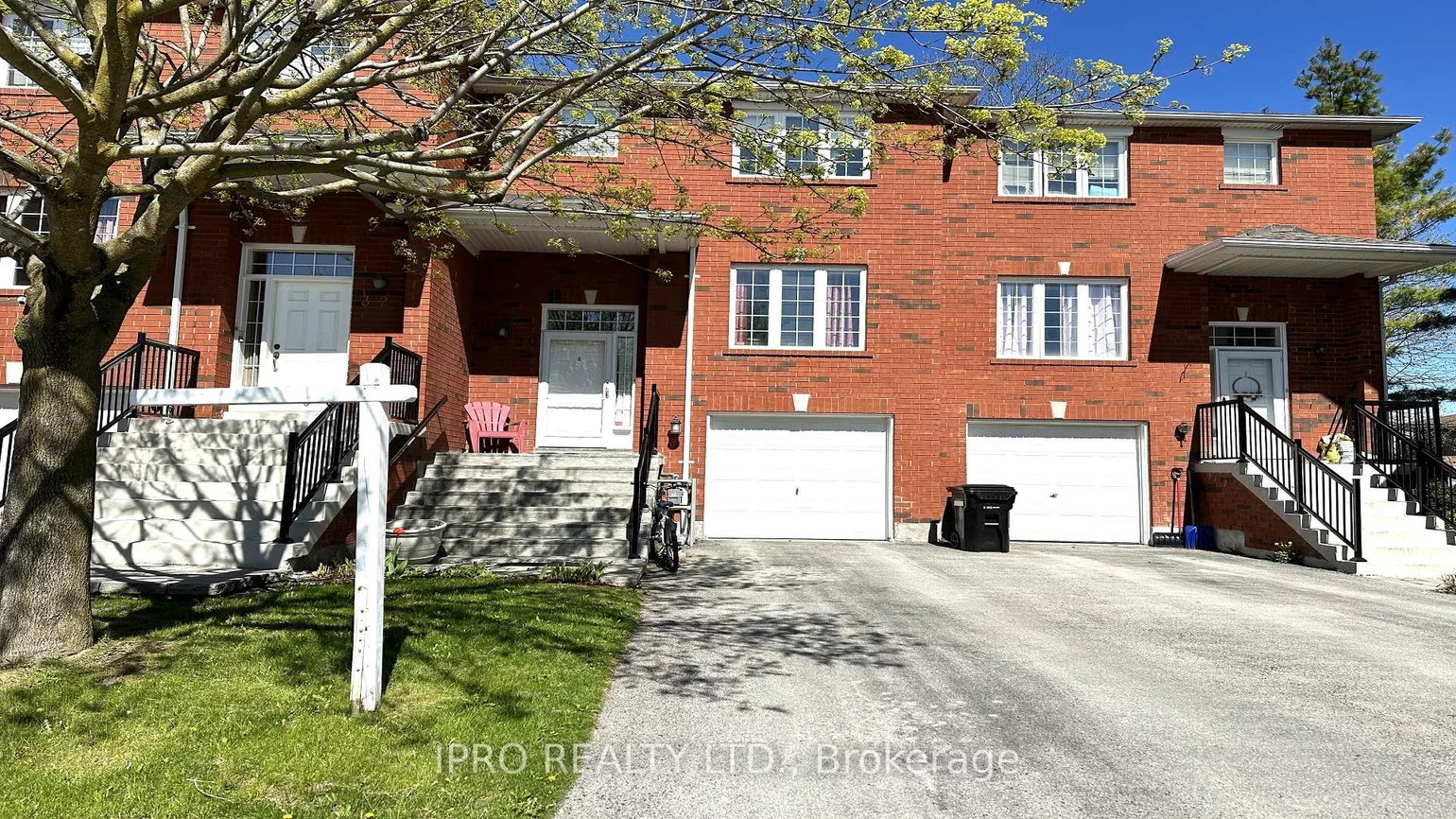 30, Village Green, Bradford, Bradford West Gwillimbury