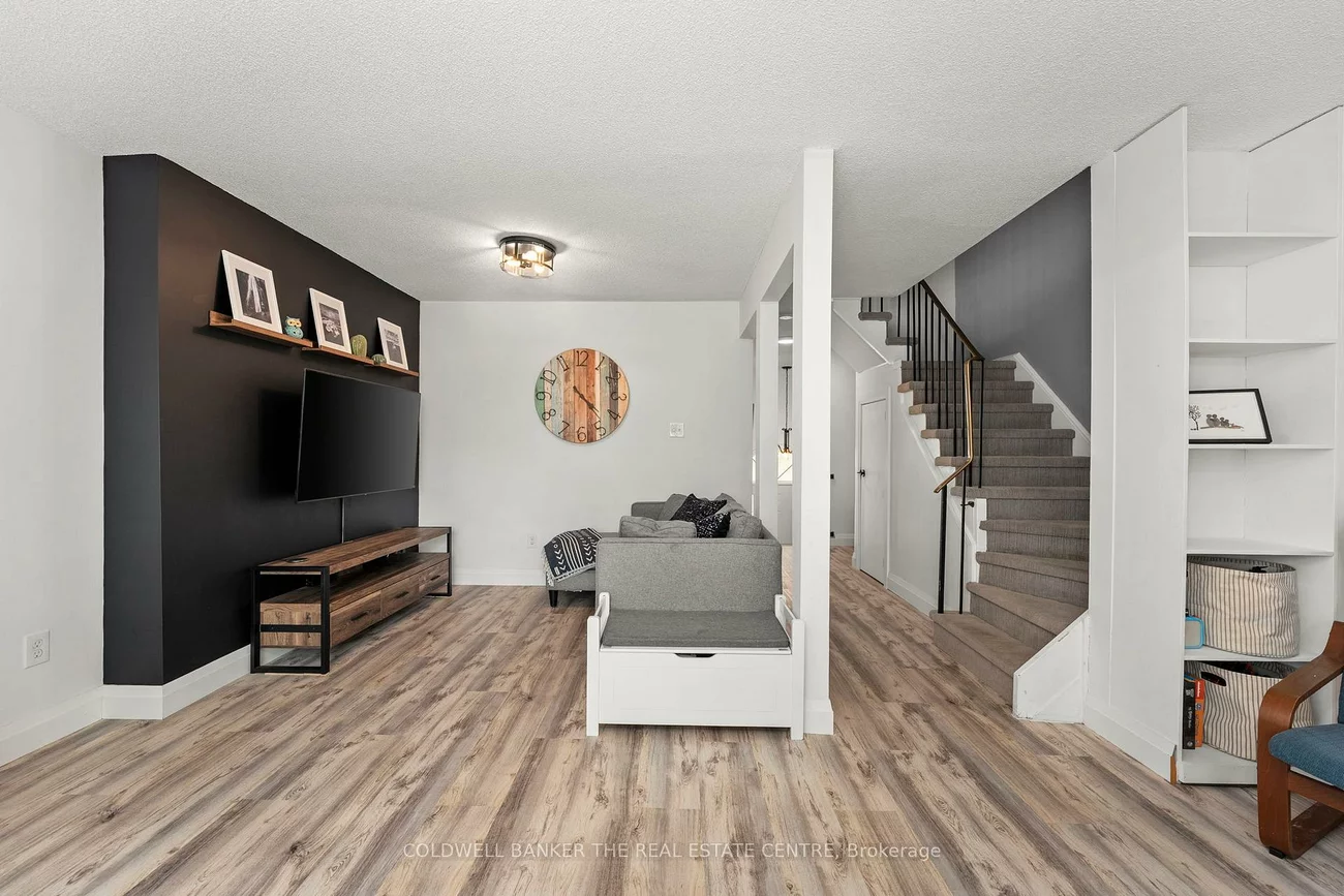 30, Harmony, Bradford, Bradford West Gwillimbury