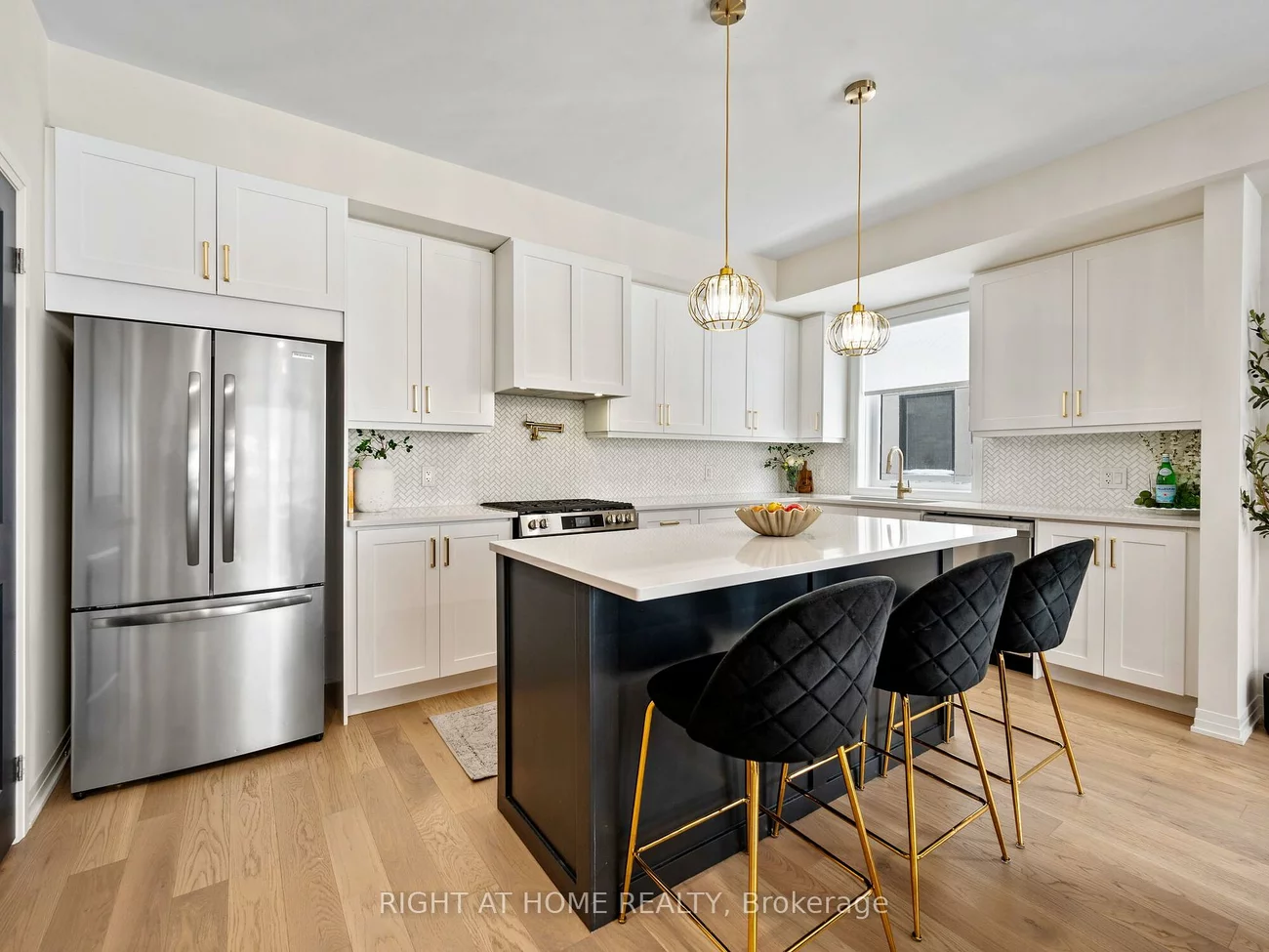 8-50, Baynes, Bradford, Bradford West Gwillimbury