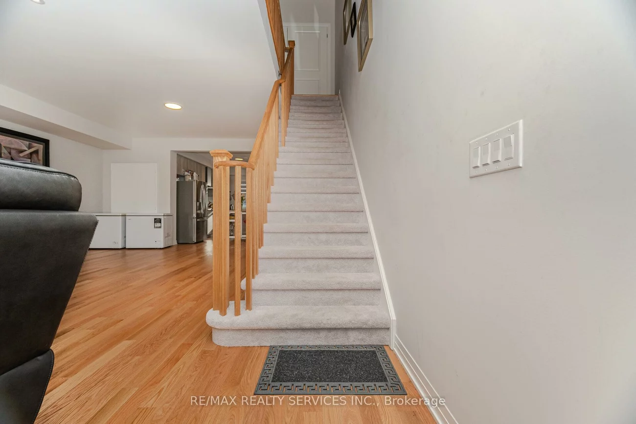 220, Dissette, Bradford, Bradford West Gwillimbury