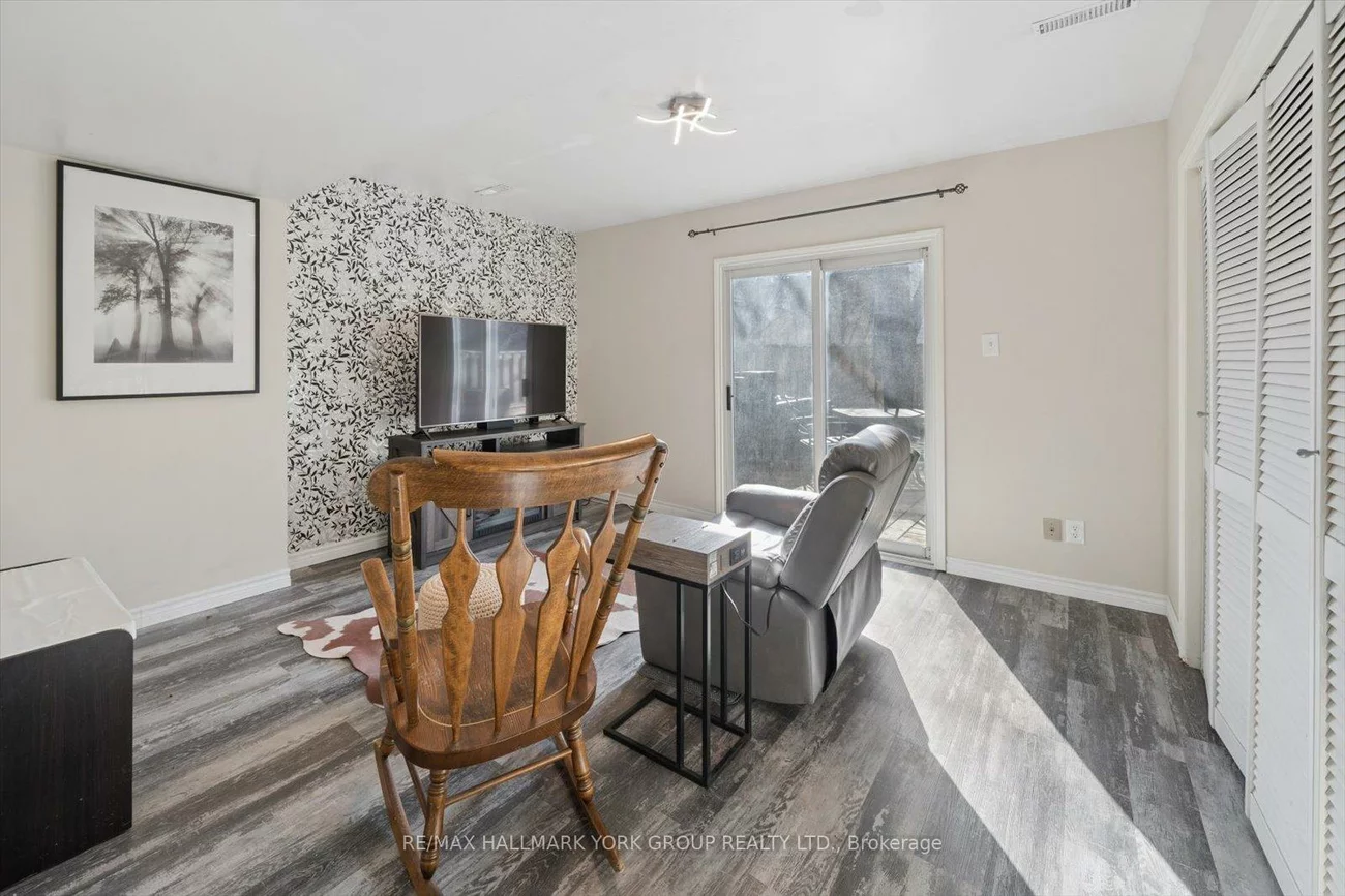 21, Harmony, Bradford, Bradford West Gwillimbury