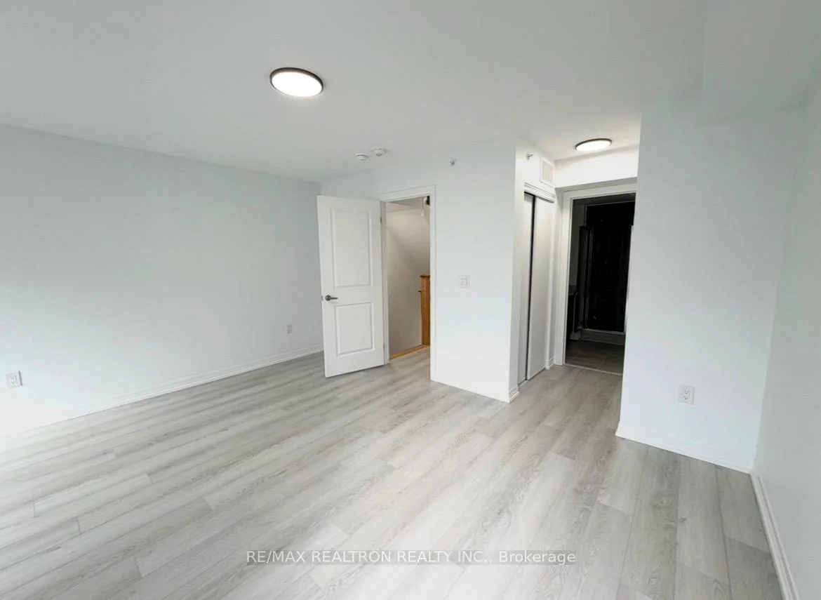 60, Baynes, Bradford, Bradford West Gwillimbury