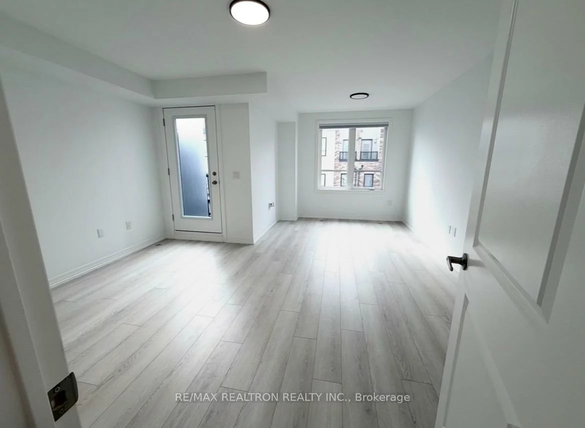 60, Baynes, Bradford, Bradford West Gwillimbury