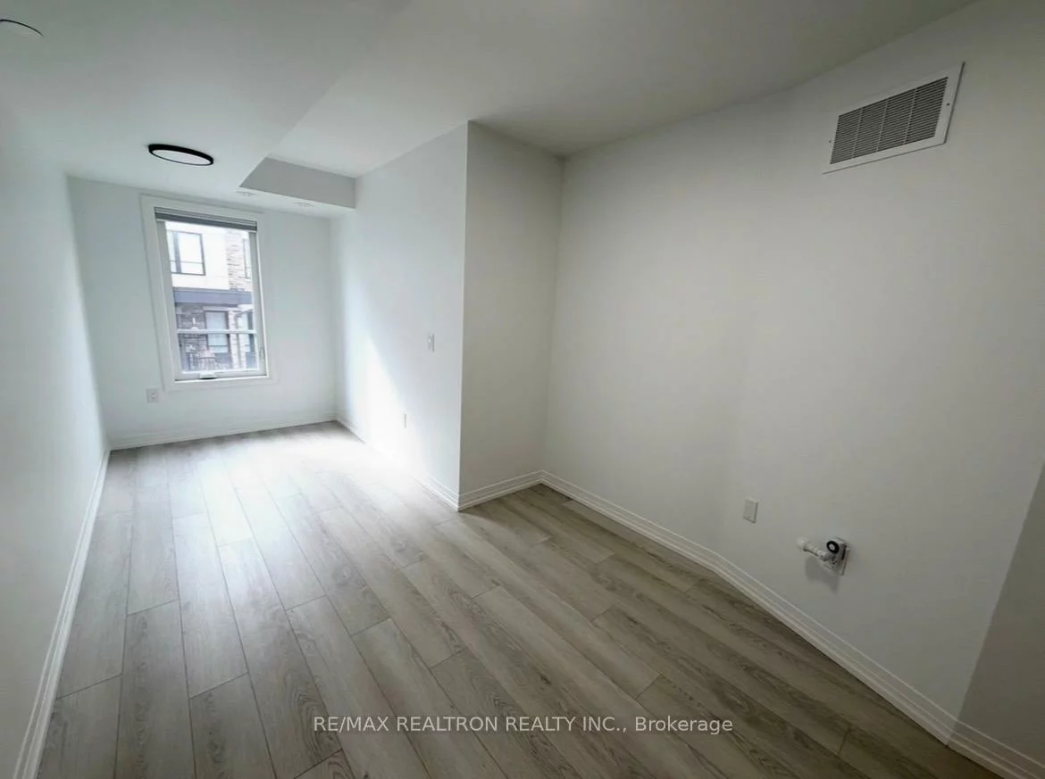 60, Baynes, Bradford, Bradford West Gwillimbury