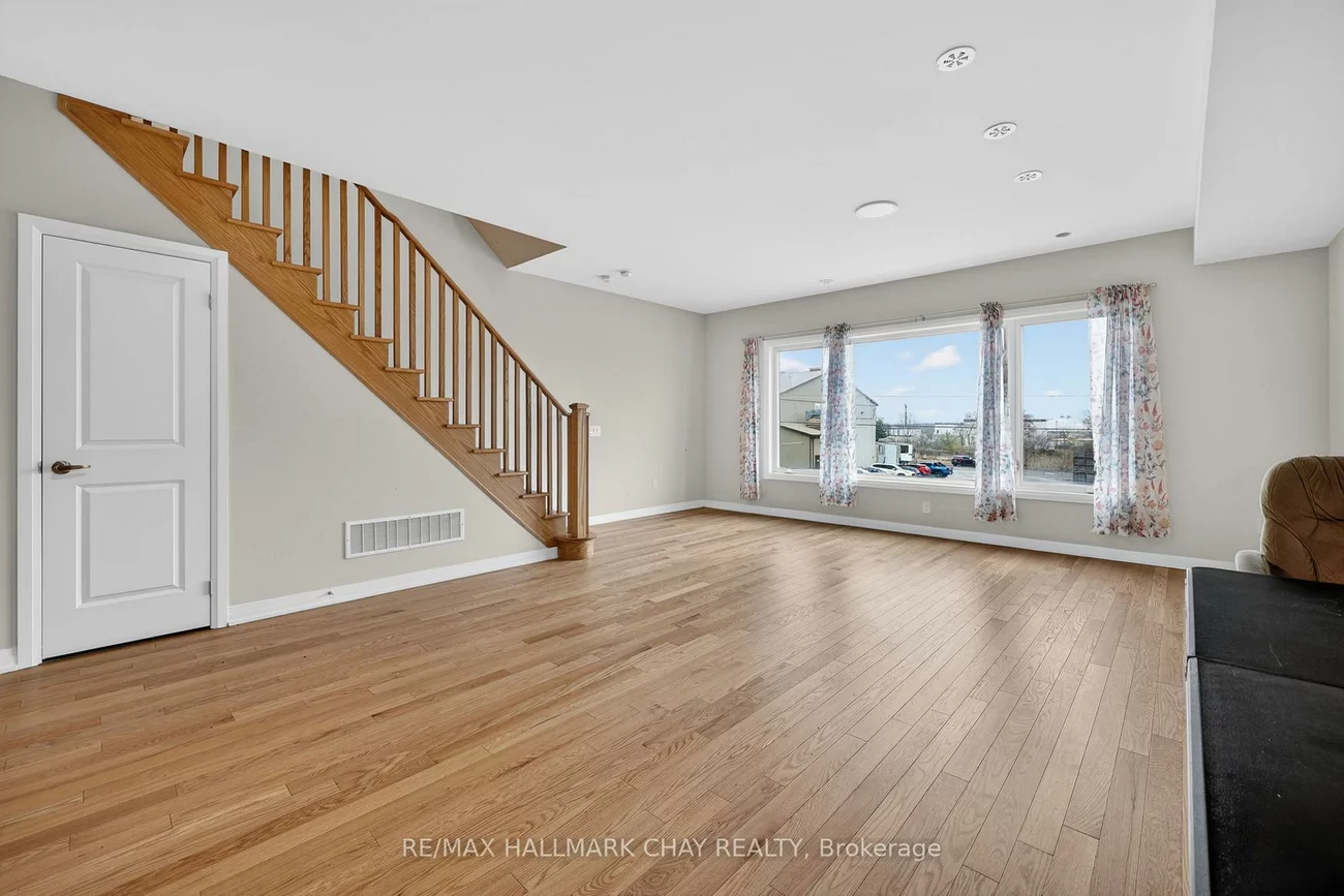 200, Dissette, Bradford, Bradford West Gwillimbury