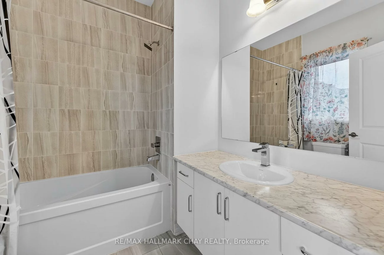 200, Dissette, Bradford, Bradford West Gwillimbury