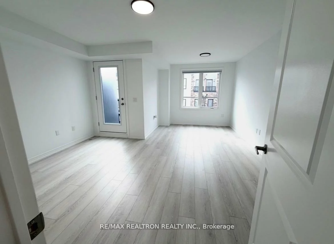 60, Baynes, Bradford, Bradford West Gwillimbury