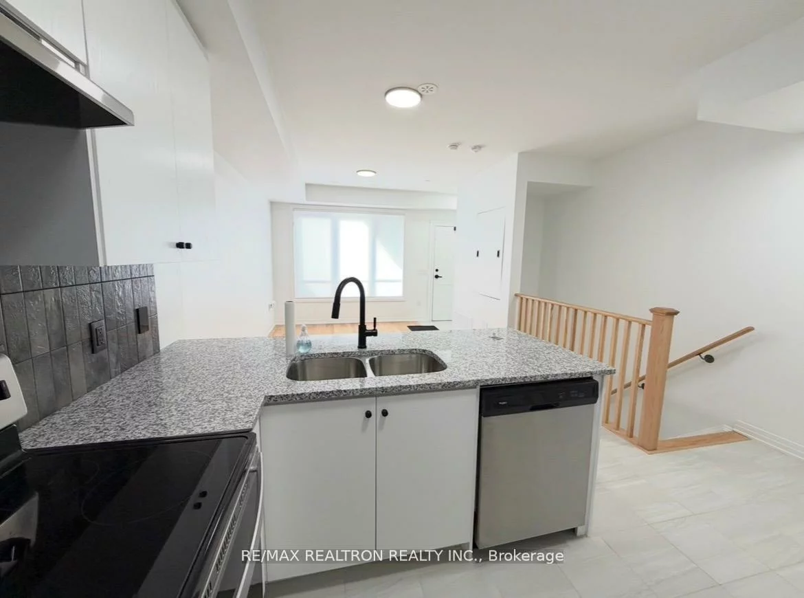 60, Baynes, Bradford, Bradford West Gwillimbury