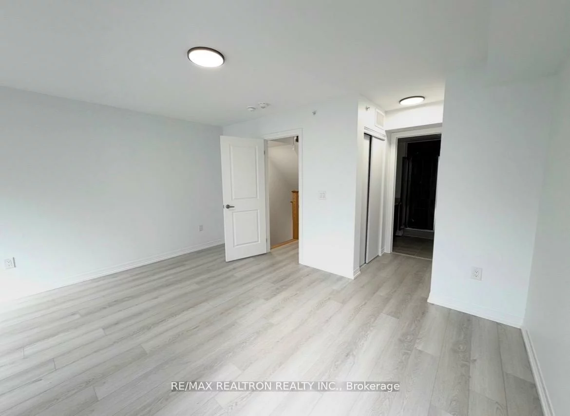 60, Baynes, Bradford, Bradford West Gwillimbury