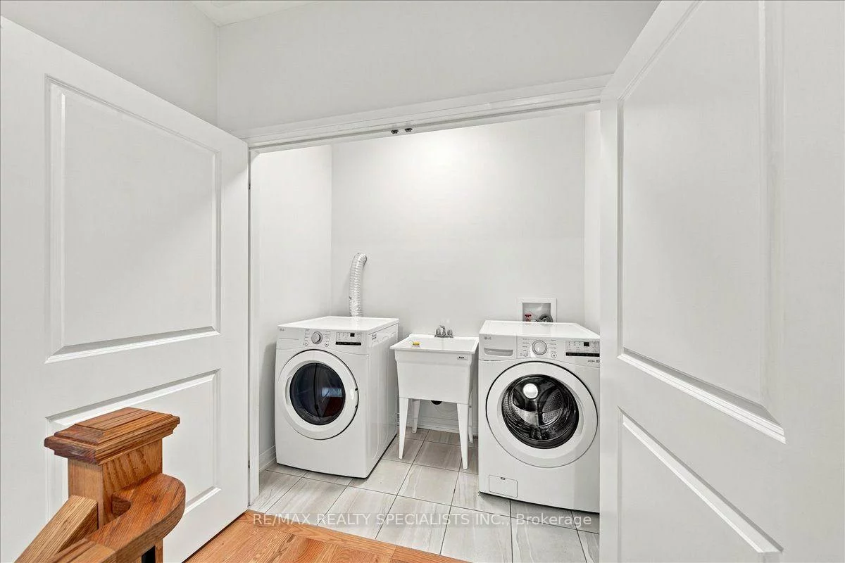 220, Dissette, Bradford, Bradford West Gwillimbury