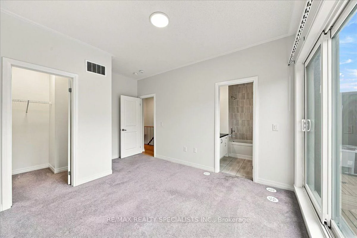 220, Dissette, Bradford, Bradford West Gwillimbury