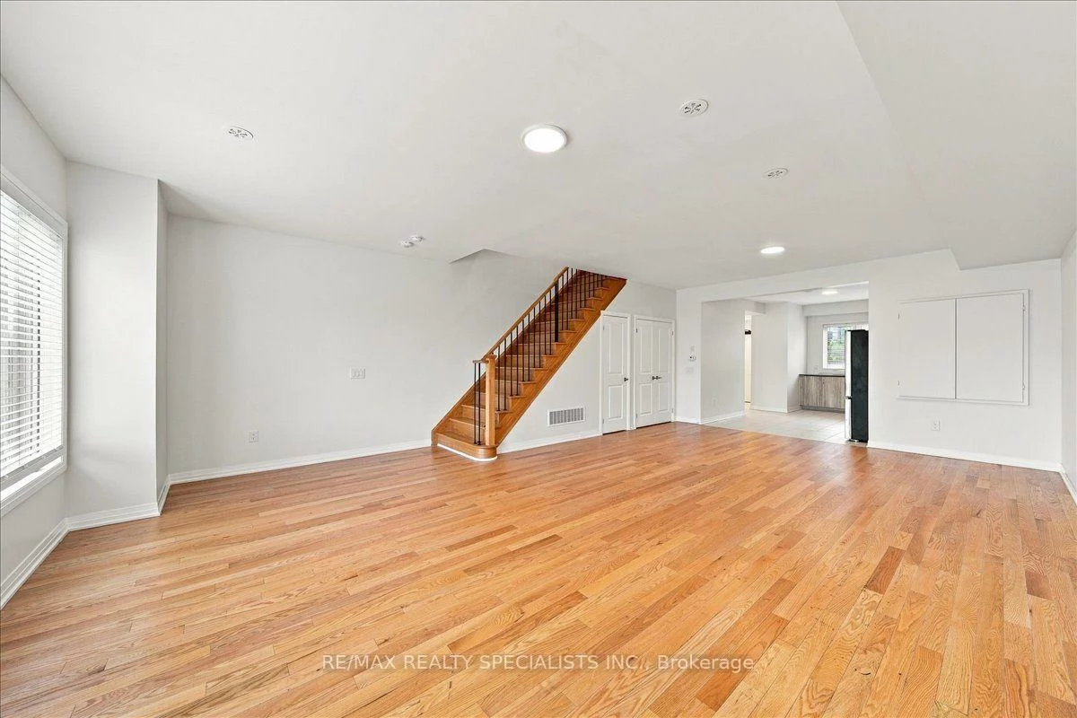 220, Dissette, Bradford, Bradford West Gwillimbury