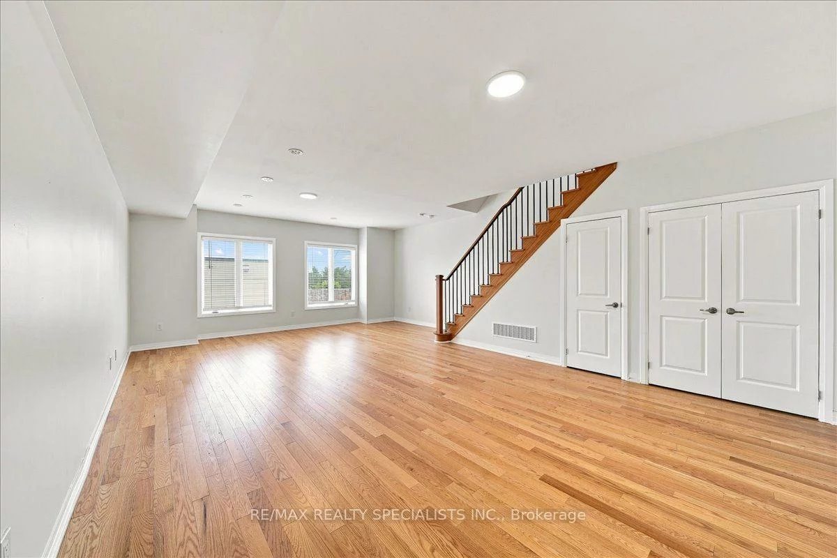220, Dissette, Bradford, Bradford West Gwillimbury