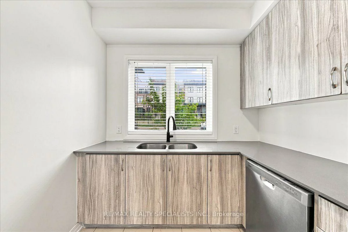 220, Dissette, Bradford, Bradford West Gwillimbury