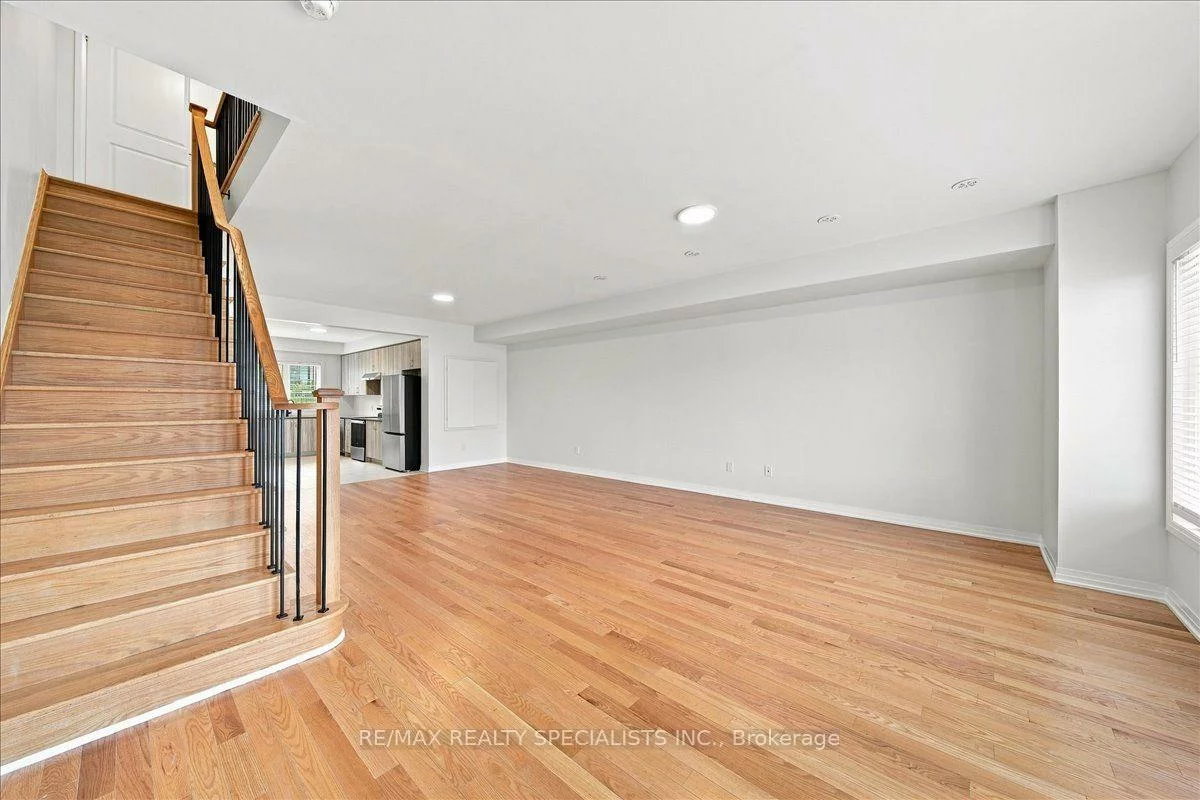 220, Dissette, Bradford, Bradford West Gwillimbury