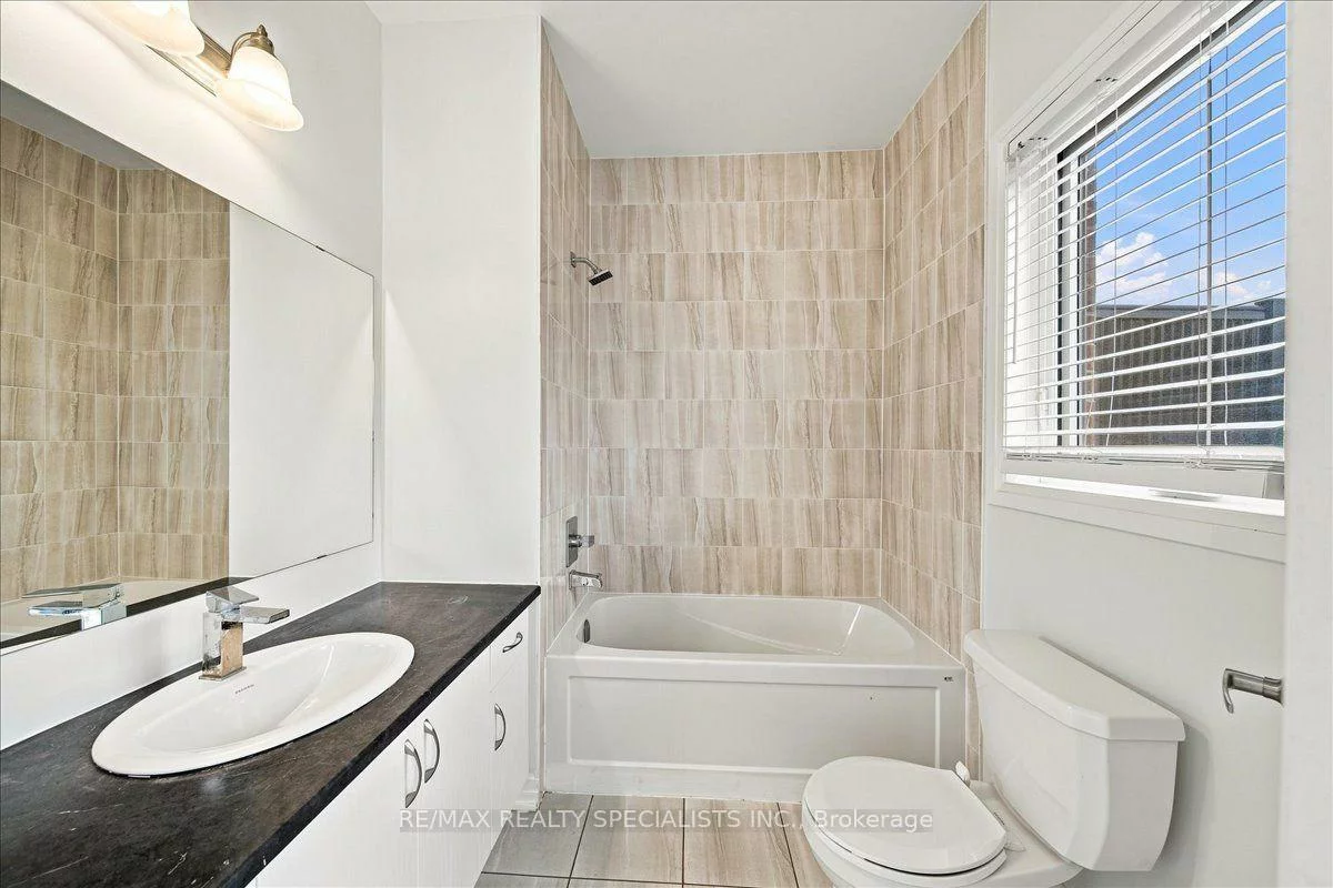 220, Dissette, Bradford, Bradford West Gwillimbury