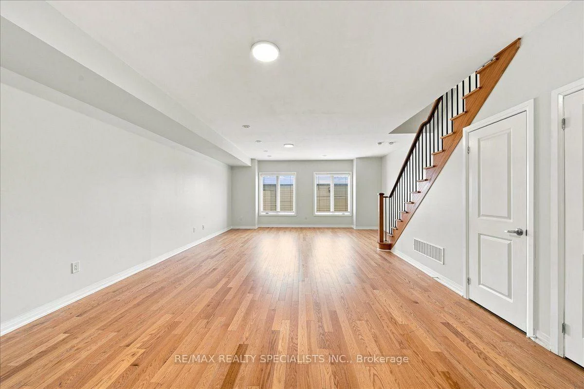 220, Dissette, Bradford, Bradford West Gwillimbury
