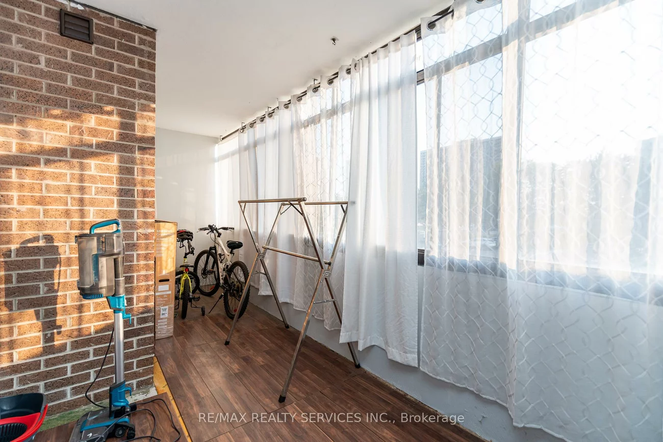 18, Knightsbridge, Queen Street Corridor, Brampton