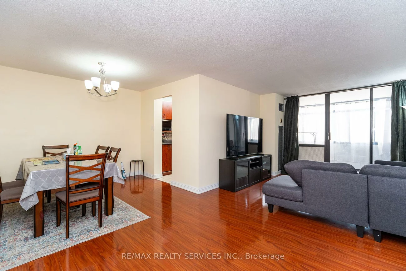 18, Knightsbridge, Queen Street Corridor, Brampton