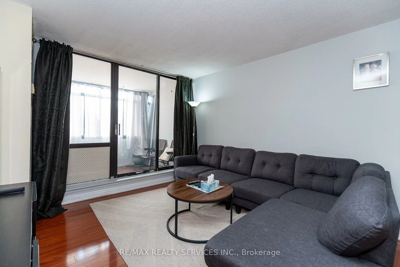 18, Knightsbridge, Queen Street Corridor, Brampton