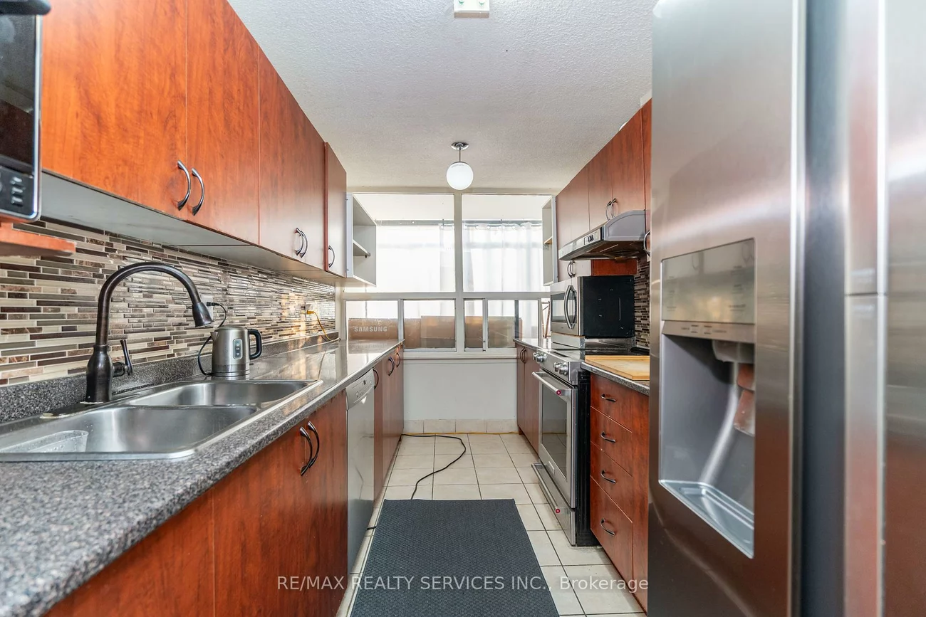 18, Knightsbridge, Queen Street Corridor, Brampton