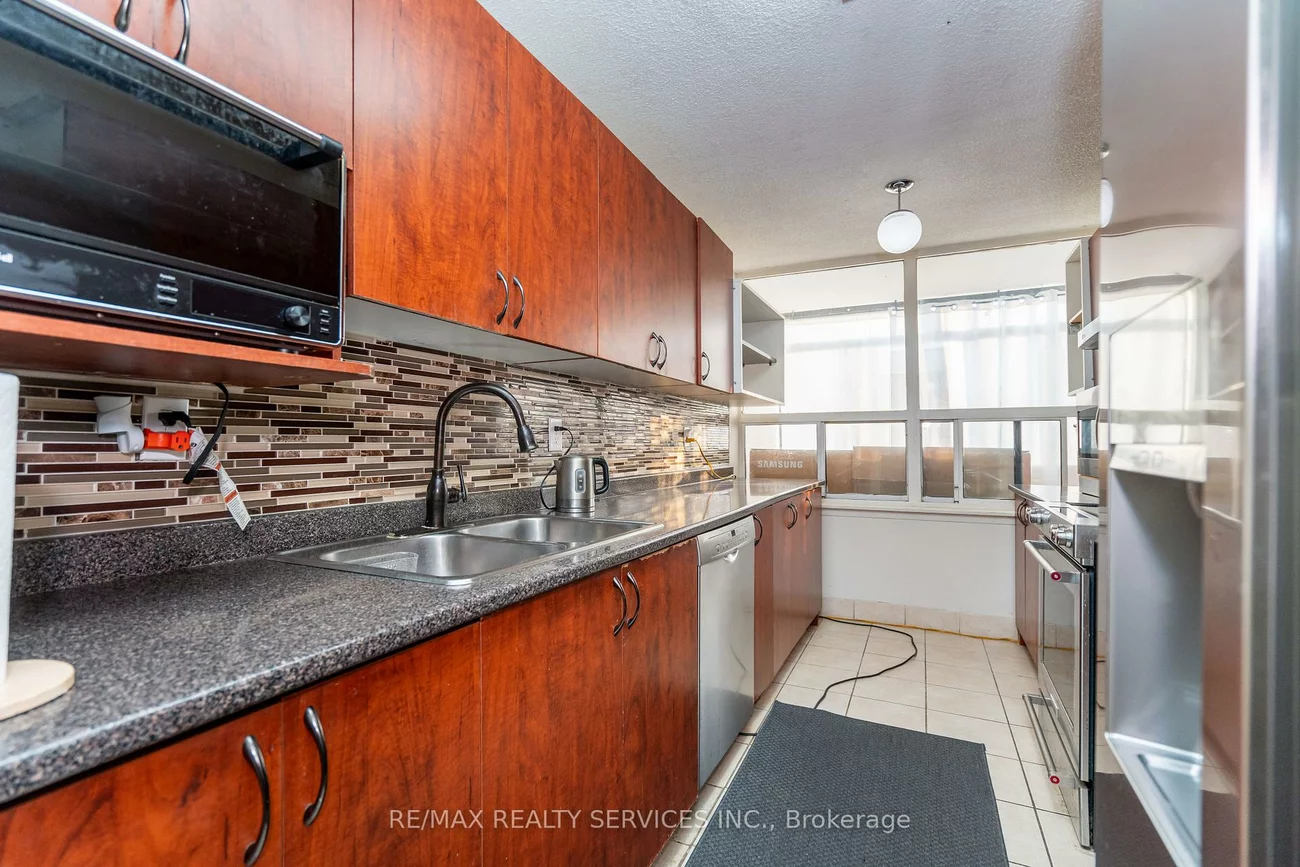 18, Knightsbridge, Queen Street Corridor, Brampton