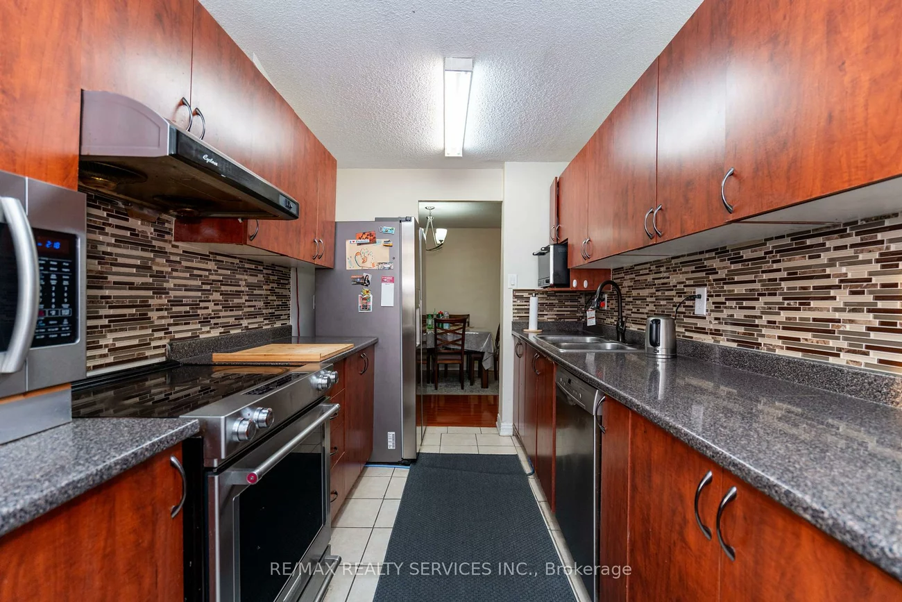 18, Knightsbridge, Queen Street Corridor, Brampton