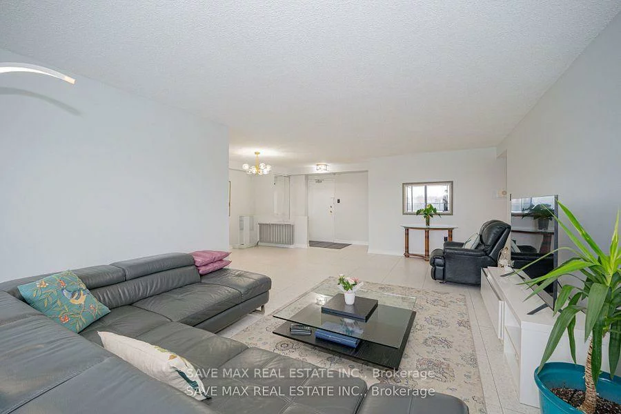 17, Knightsbridge, Queen Street Corridor, Brampton