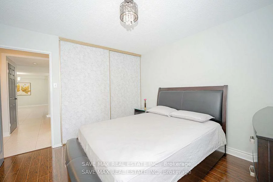 17, Knightsbridge, Queen Street Corridor, Brampton