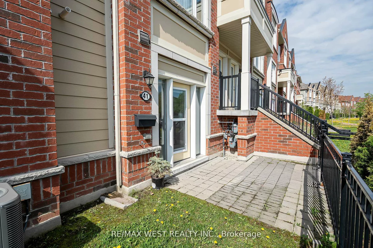 250, Sunny Meadow, Sandringham-Wellington, Brampton