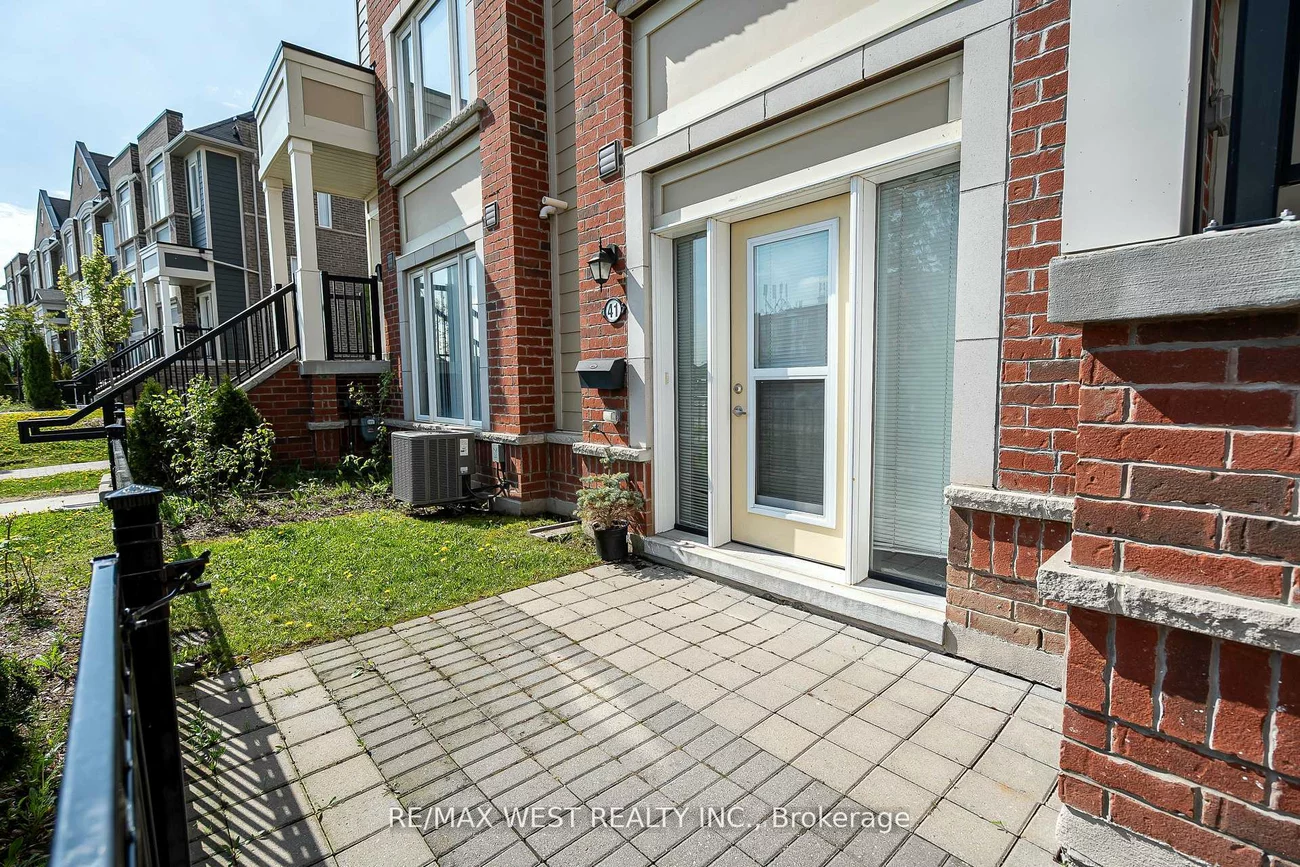 250, Sunny Meadow, Sandringham-Wellington, Brampton