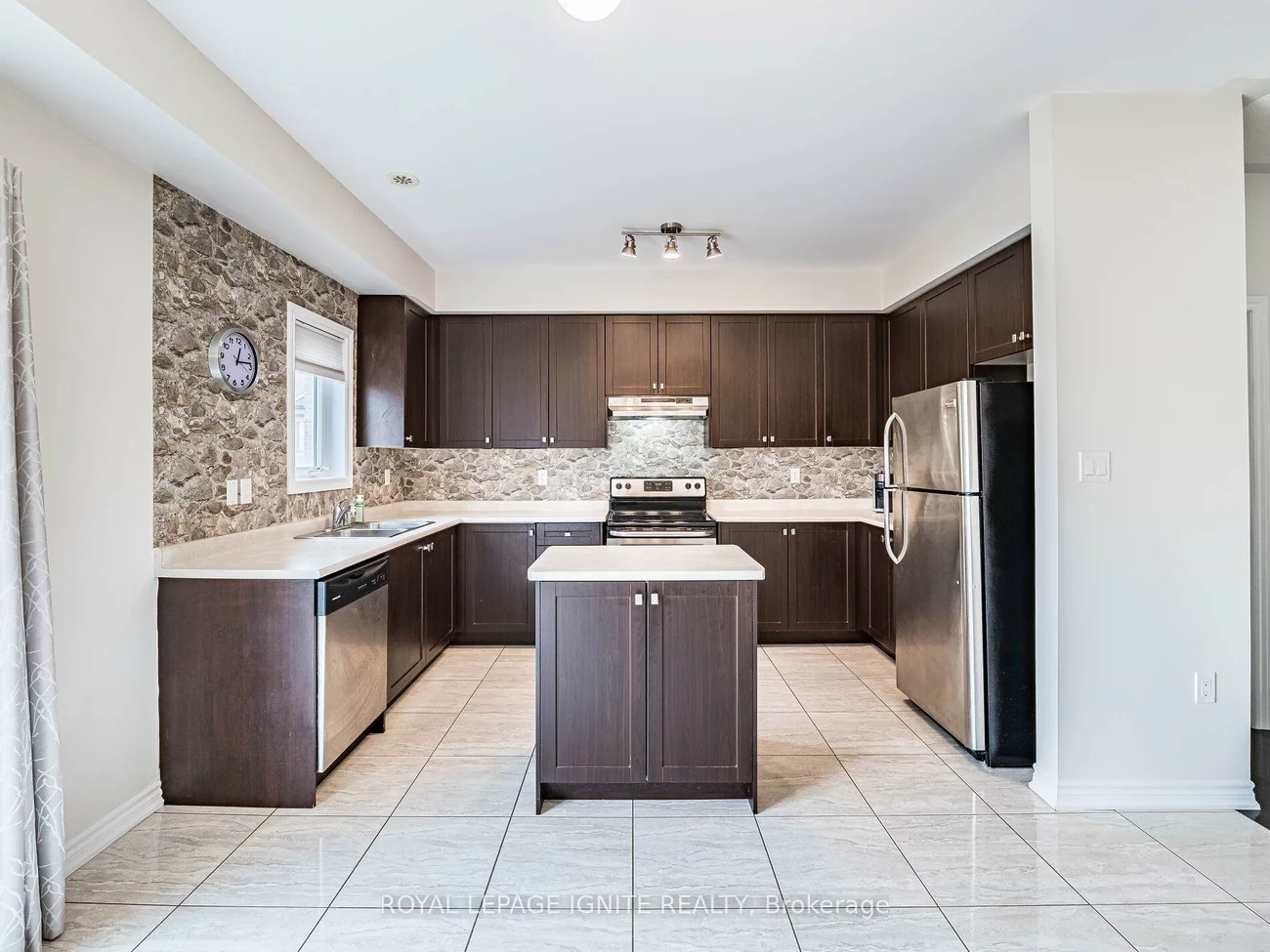 37, Aspen Hills, Credit Valley, Brampton