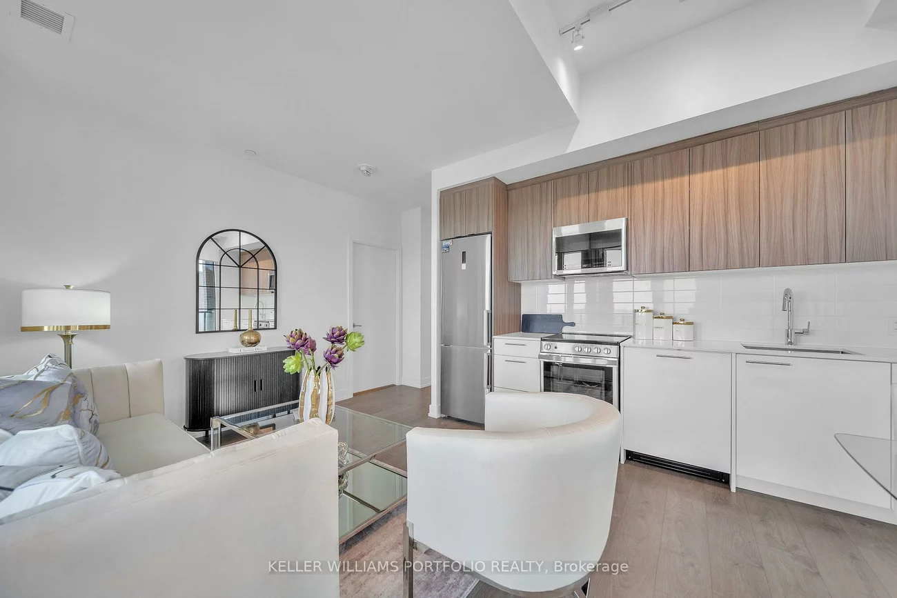 215, Veterans, Brampton West, Brampton