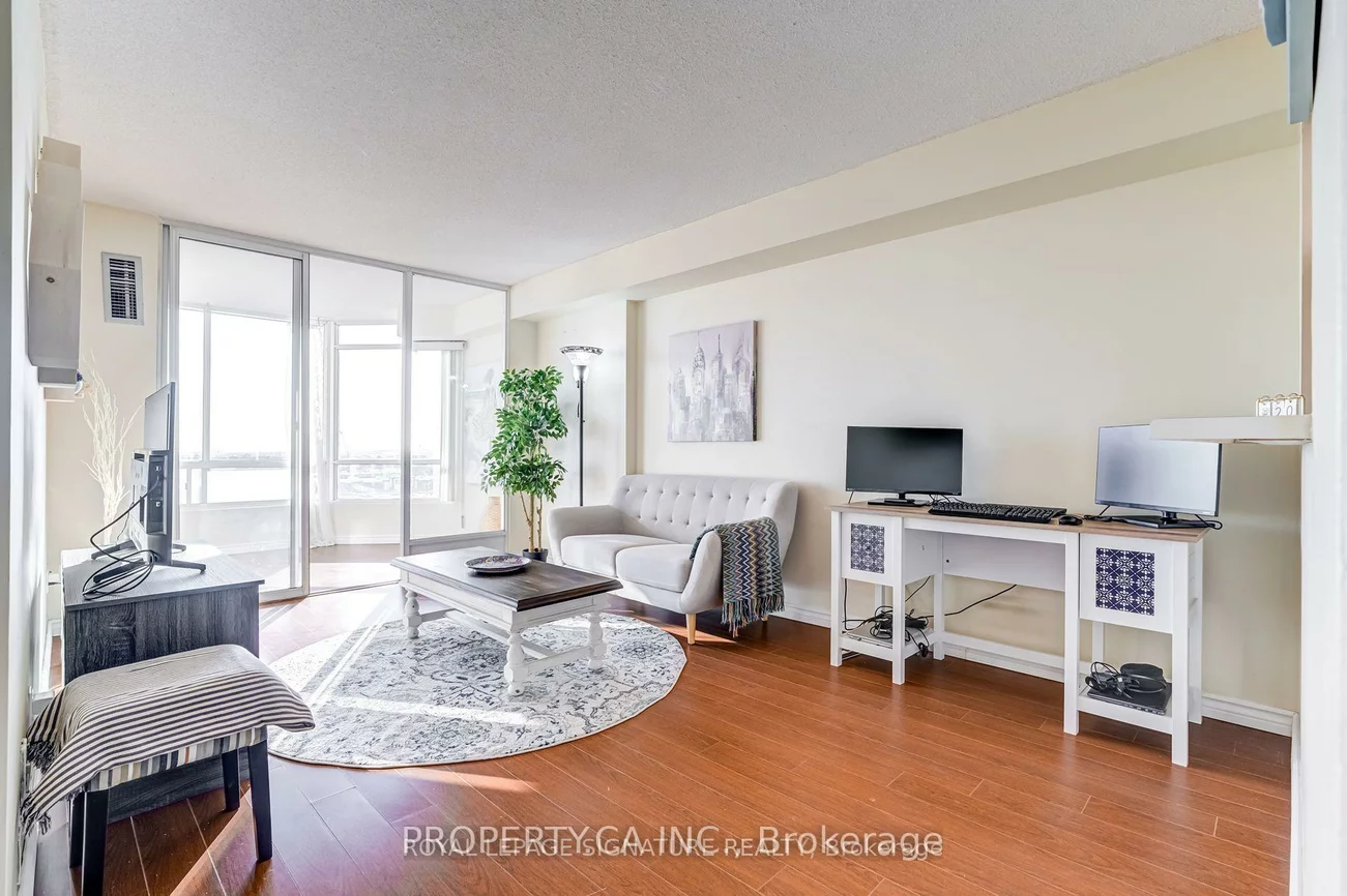 26, Hanover, Queen Street Corridor, Brampton