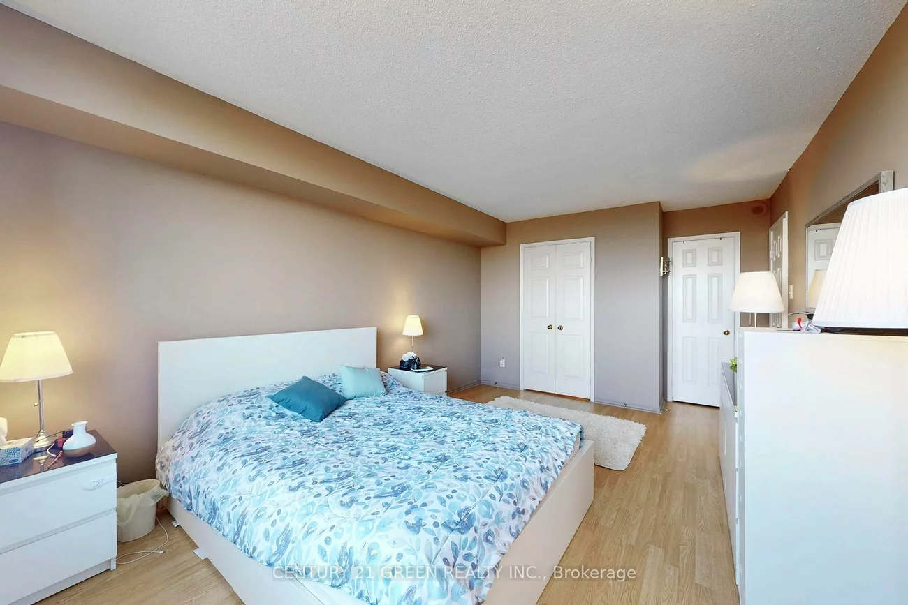 310, Mill, Brampton South, Brampton