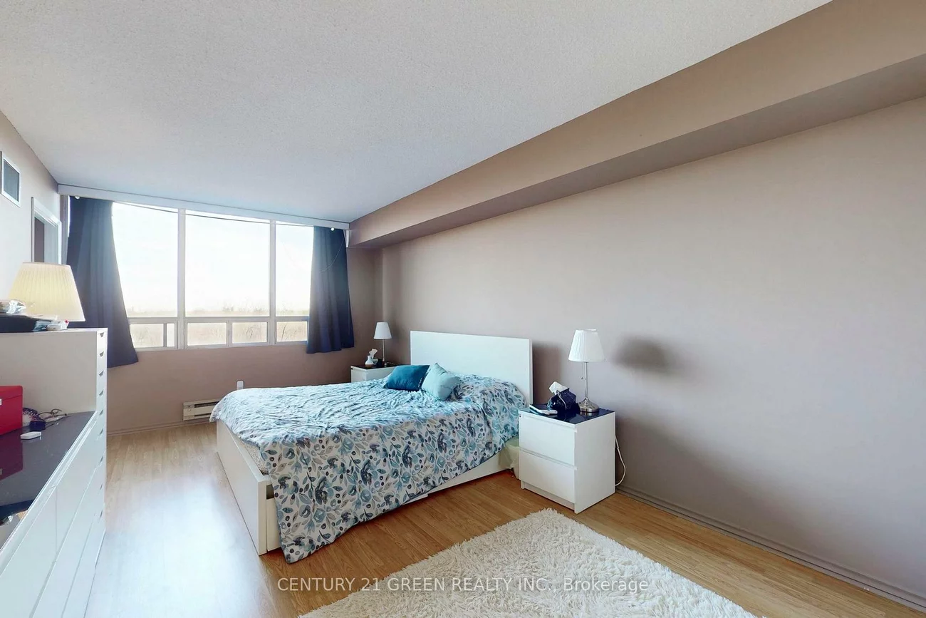 310, Mill, Brampton South, Brampton