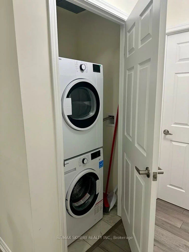 200, Lagerfeld, Northwest Brampton, Brampton