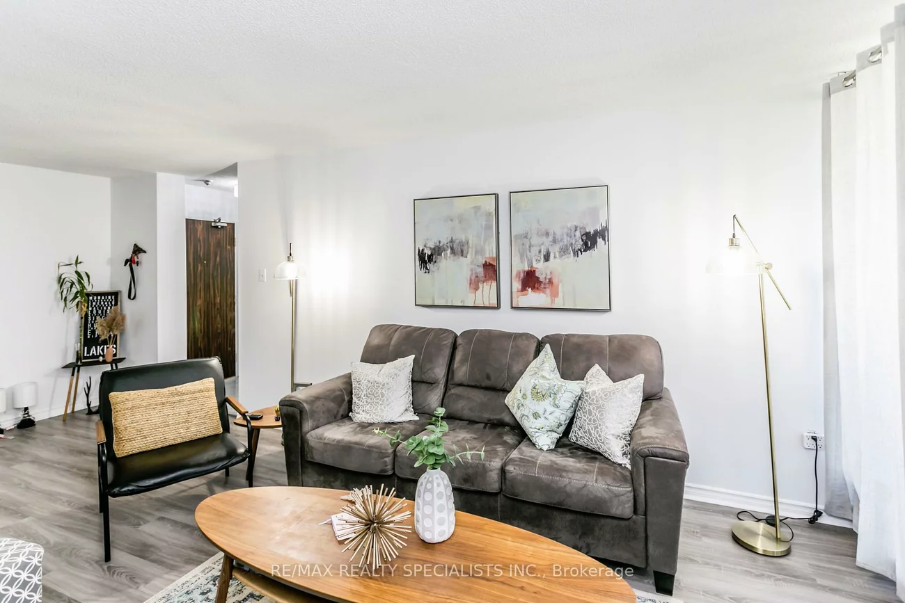 21, Knightsbridge, Queen Street Corridor, Brampton