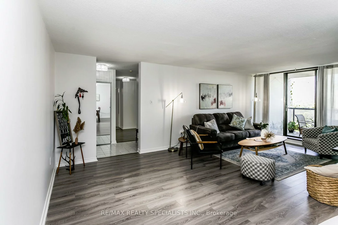 21, Knightsbridge, Queen Street Corridor, Brampton