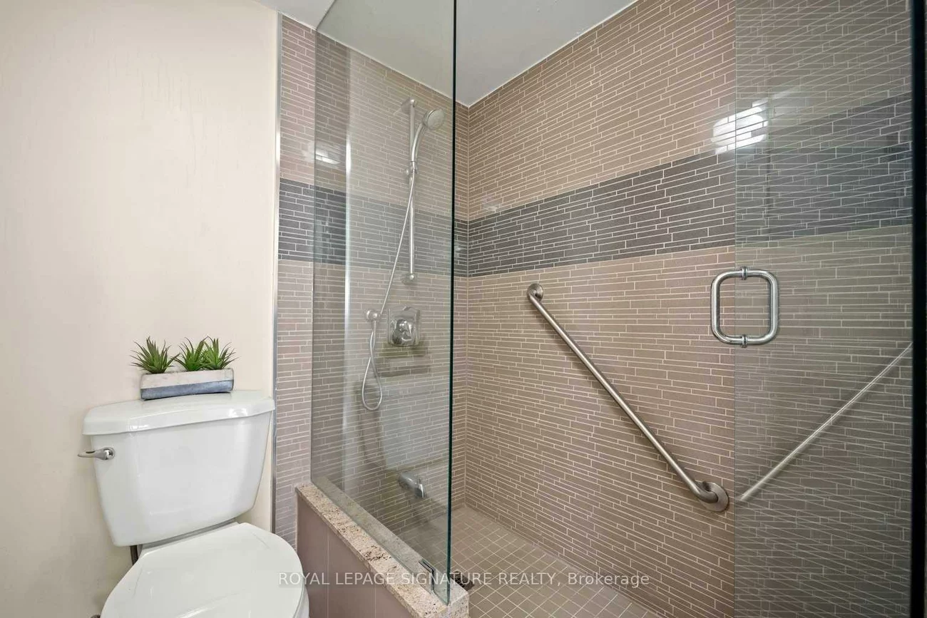 310, Mill, Brampton South, Brampton