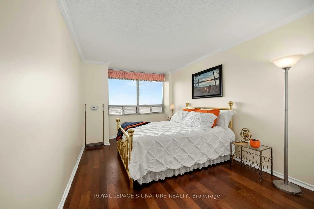 310, Mill, Brampton South, Brampton