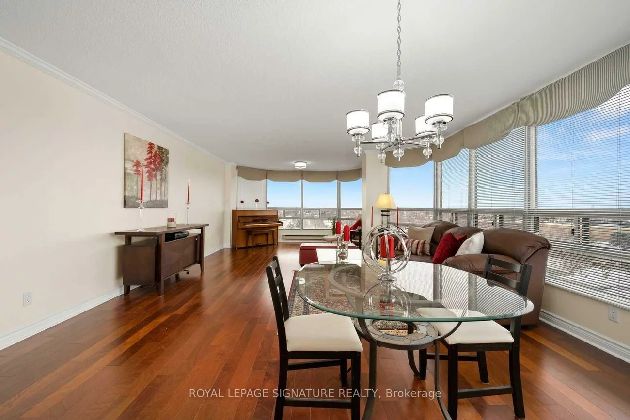 310, Mill, Brampton South, Brampton