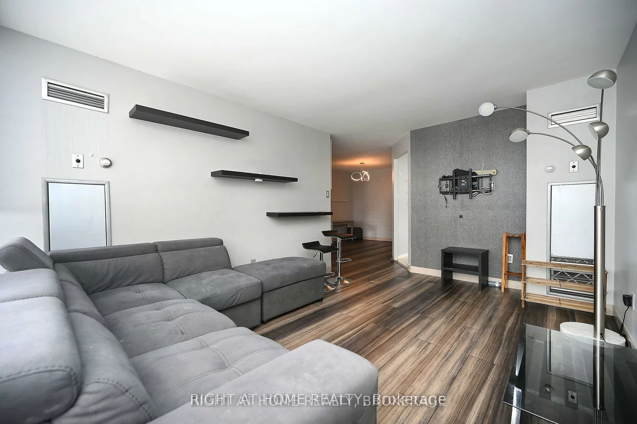 10, Laurelcrest, Queen Street Corridor, Brampton